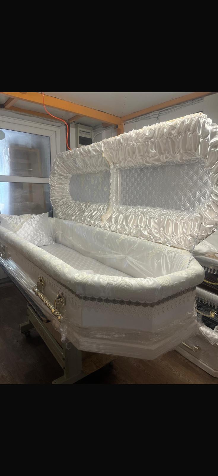 Sicriu alb premium — interior complet echipat